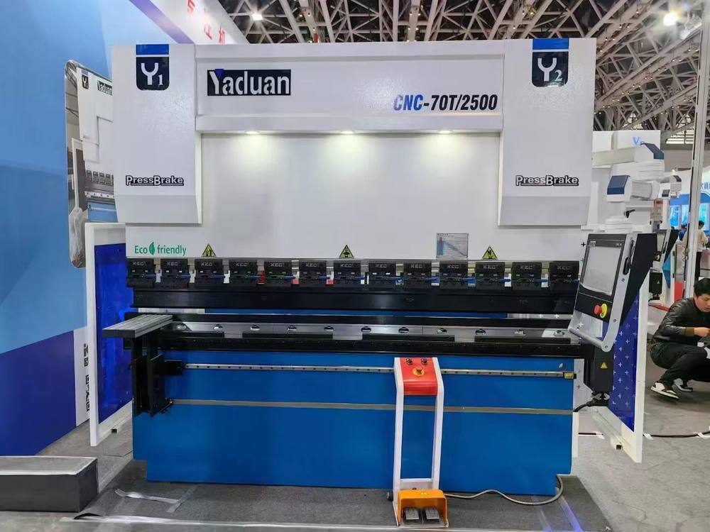 KECMT booth at the Xi'an Metal Fab Machine exhibition 2025, photo 6