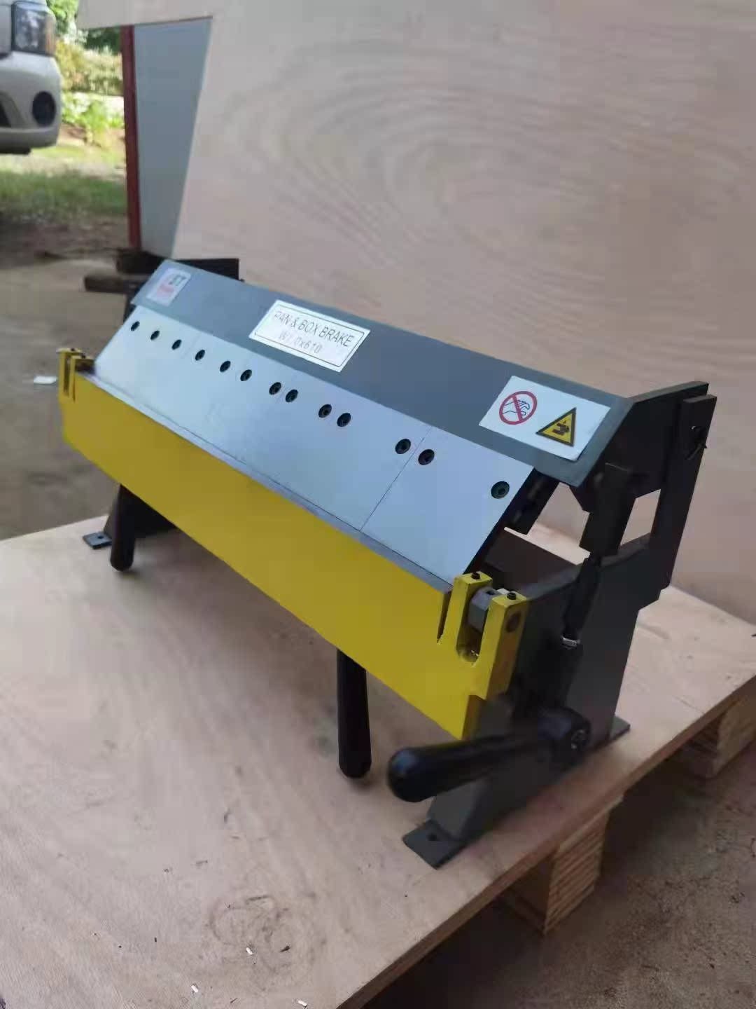 Benchtop pan and box finger brake with removable fingers